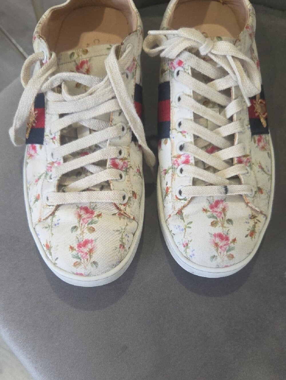 Gucci Floral Lace-Up Low-Top Sneakers in Cream with Red & Navy Stripe - Picture 11 of 13